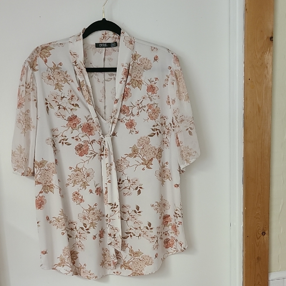 Chic Floral Tie Neck Blouse